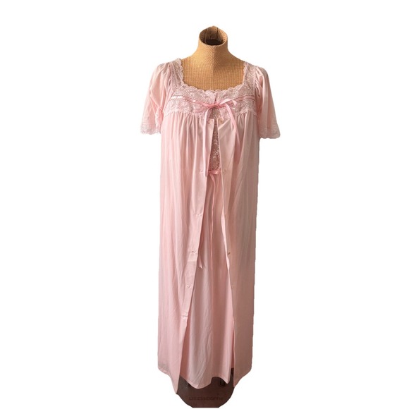 NOS Vtg Long Peignoir Pink Nylon Nightgown 2 Pc Set Lace Detail USA Medium Bows‎